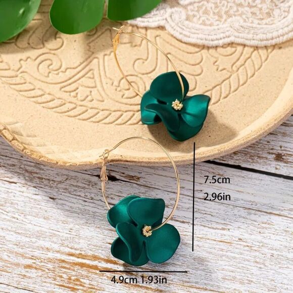 Elegant Green Floral Hoop Earrings - Picture 4 of 9